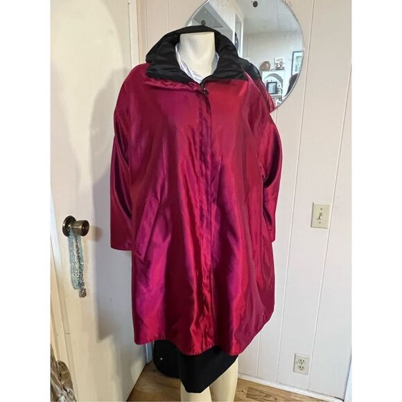 MycraPac-One Shiny Raspberry to Black Reversible Raincoat with Zip Away Hood Stu - Picture 2 of 9